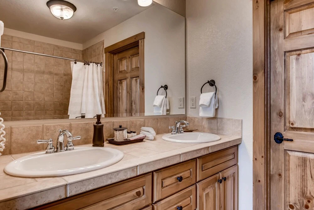 #1711 The Seasons at Keystone 3 Bedroom Townhome - Close to Ski and Convention Center