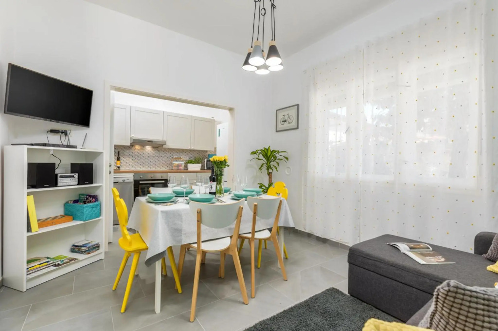Lovely house with garden near city centre