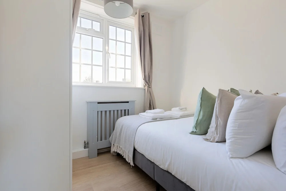Cosy Room in Morden