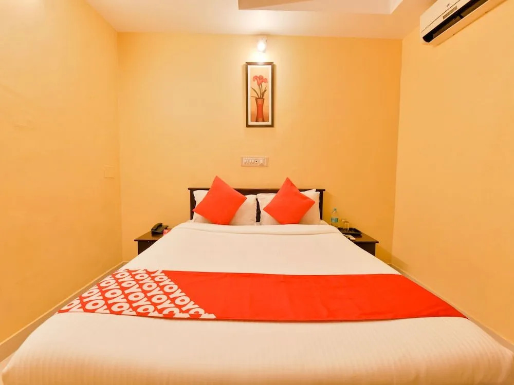 OYO 15099 New Queens Residency