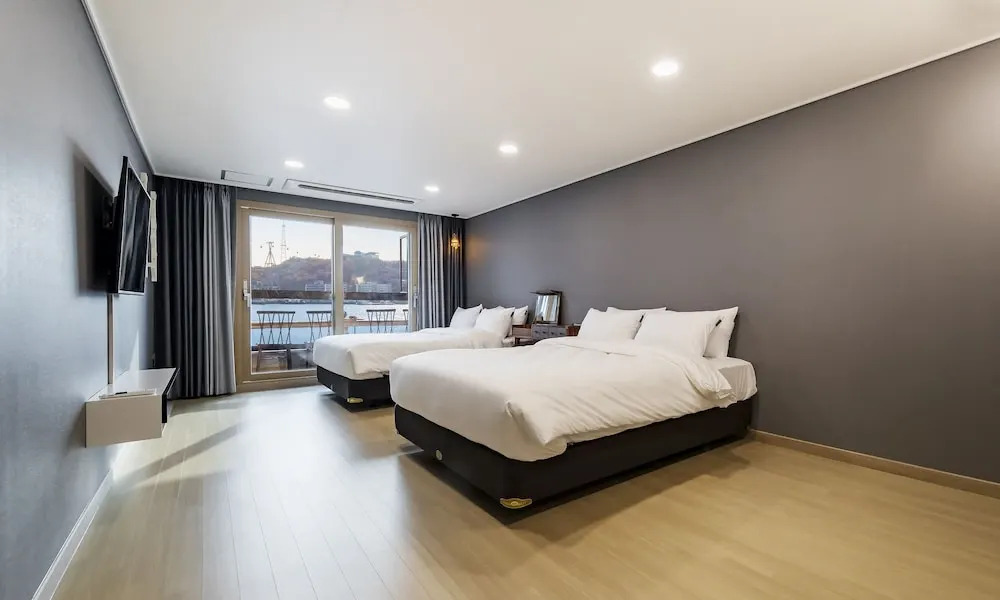 Yeosu Yeosuya Hostel Pension