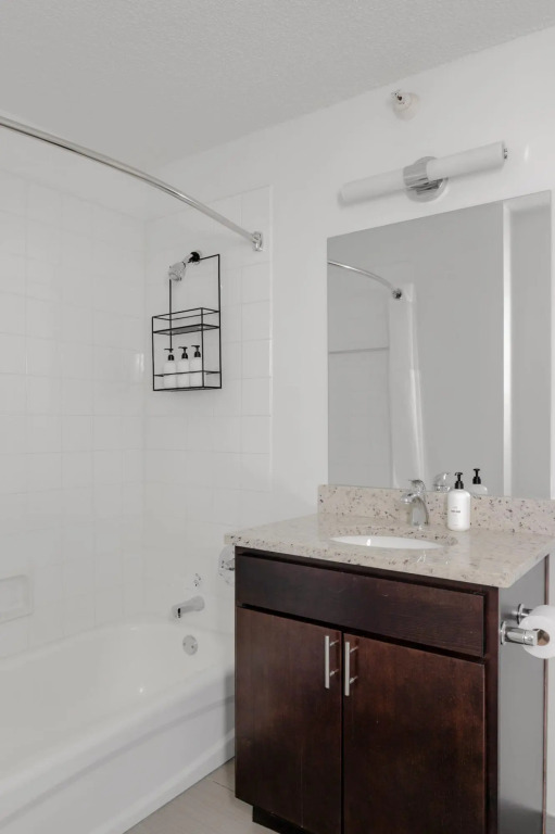 Chicago | Remote Work Friendly Studio w Full Kitchen