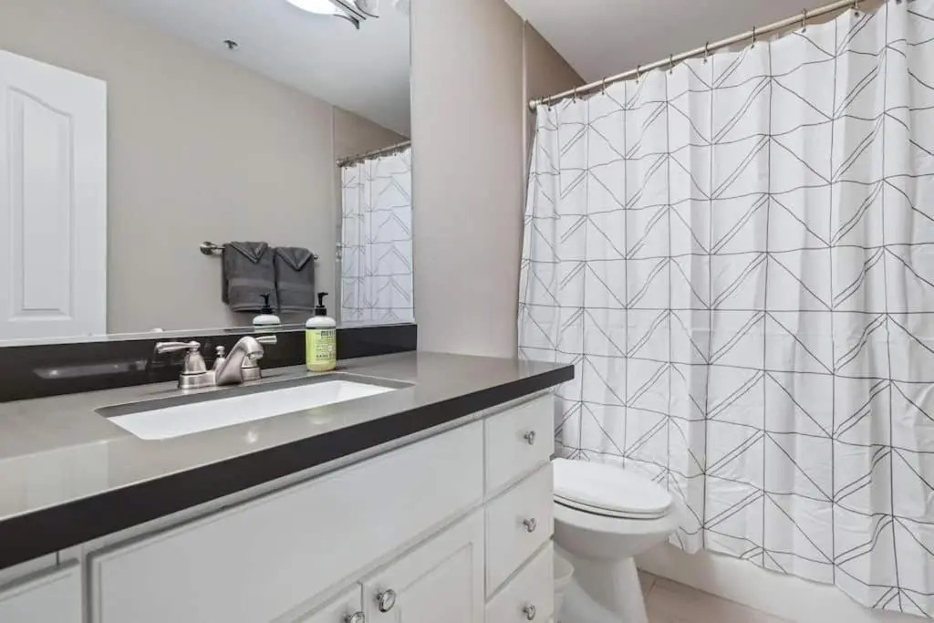 Beautiful Newly Remodeled 2-bdrm Biltmore Condo!
