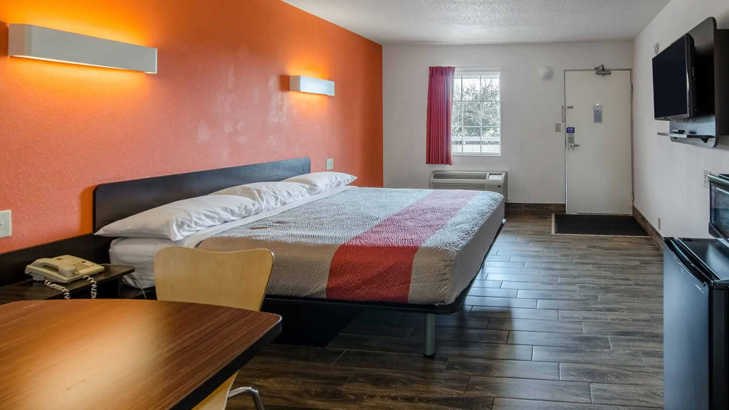 Motel 6-Staunton, VA