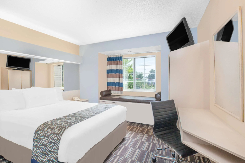 AmericInn by Wyndham Clear Lake