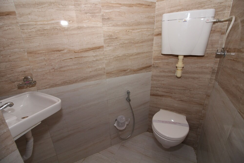 OYO 2811 Hotel Meera