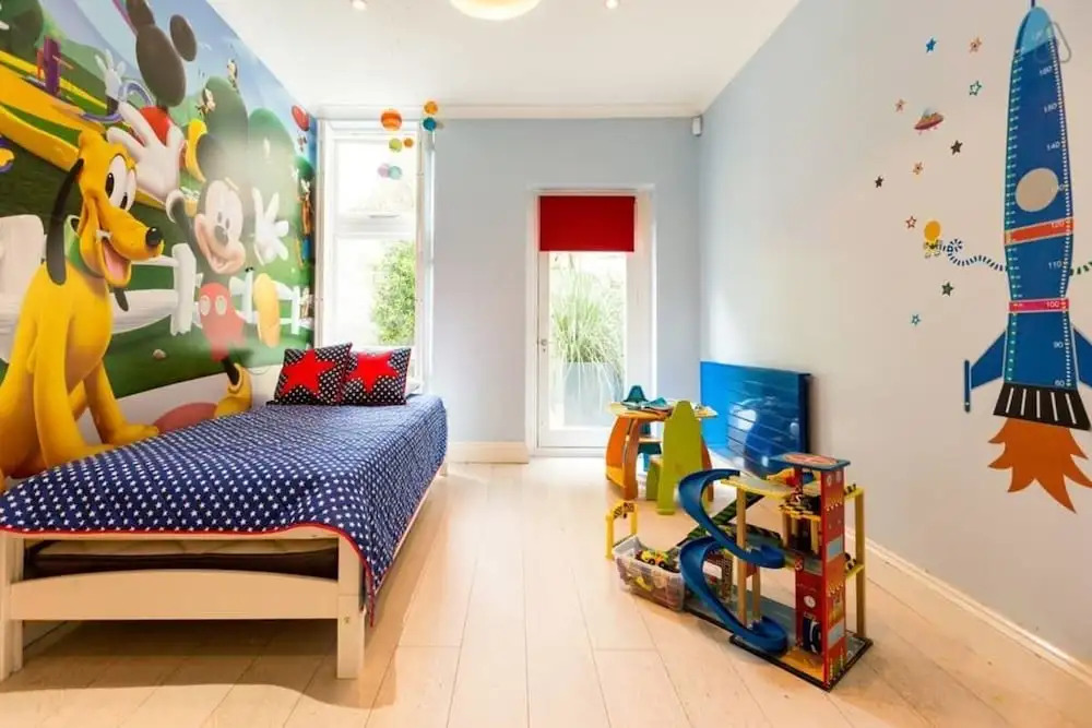 Spacious 4 Bedroom Family Home near Notting Hill