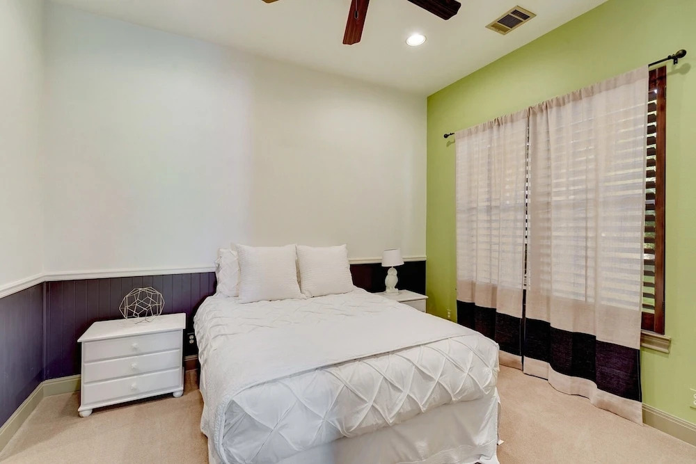 12516 Verandah Home 4 Bedrooms 3 Bathrooms Home