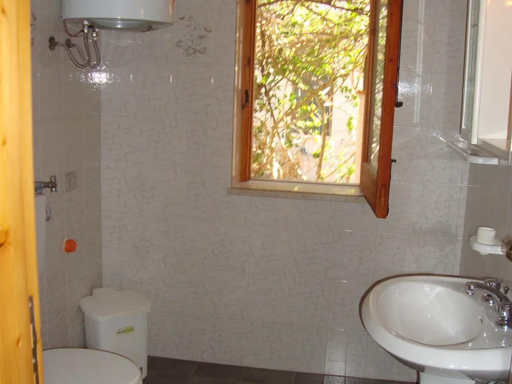 Attractive Holiday Home in Sciacca With Tennis Court & BBQ