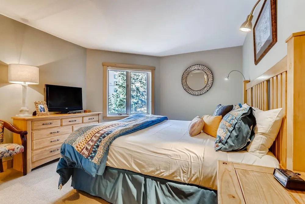 Westwind 208l 1BD 1BA Gold Condo