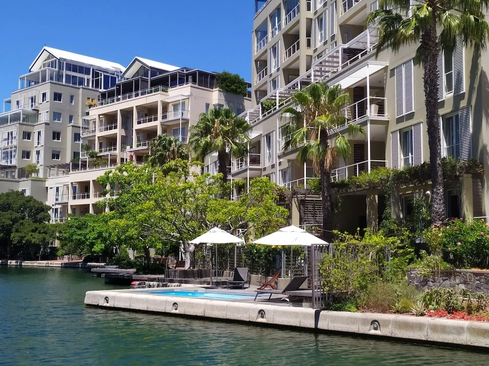 One Bedroom Apartment - Fully Equipped Waterfront Based, V&a Marina Residential