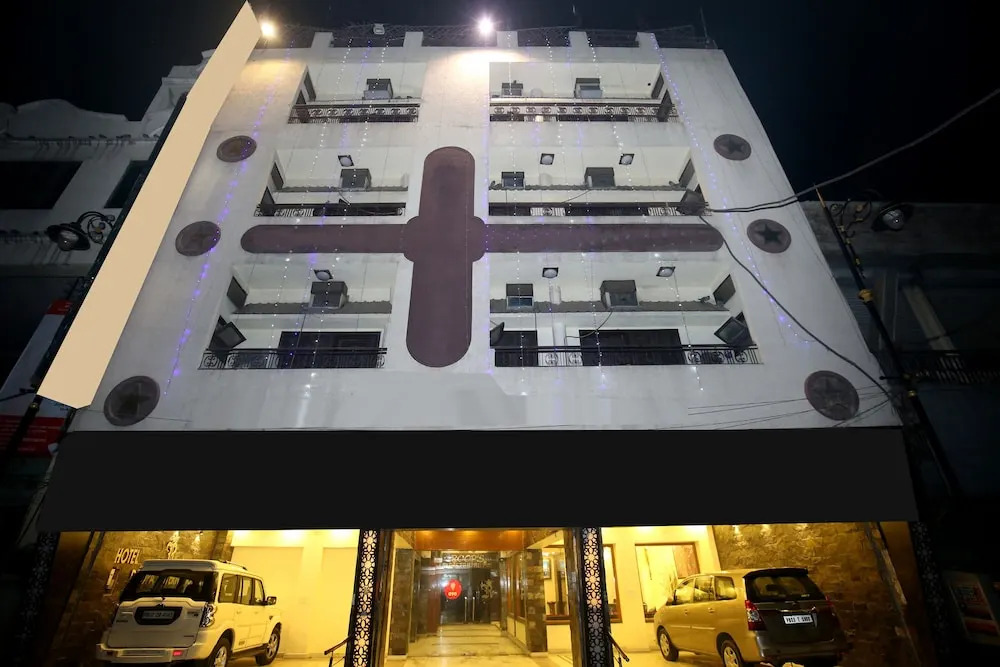 OYO 10111 Hotel Roopa International