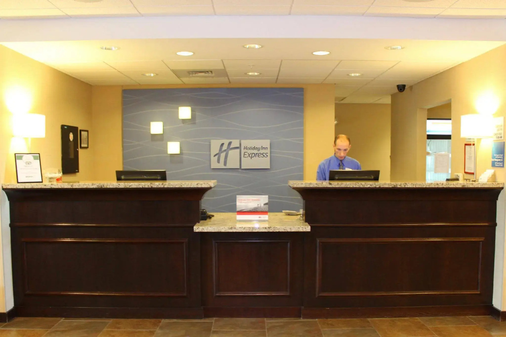 Holiday Inn Express & Suites Malone by IHG