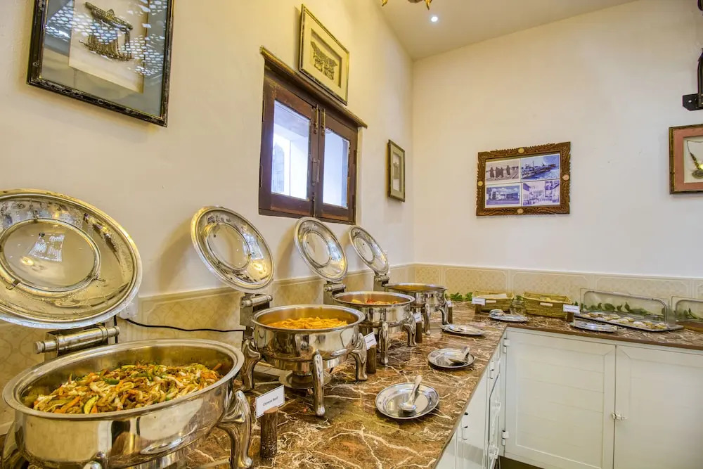 Tembo House Hotel