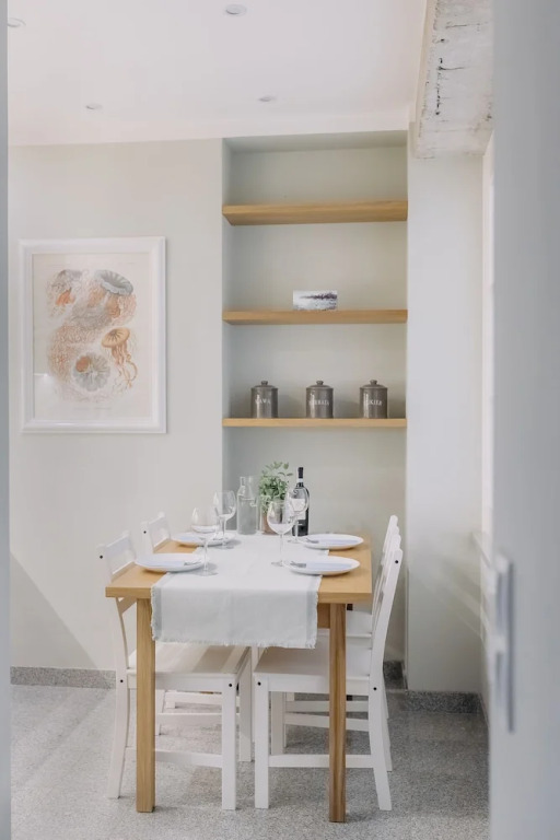 Plac Zbawiciela - 2 Rooms, 4 Beds - Sleeps 6 Comfortably