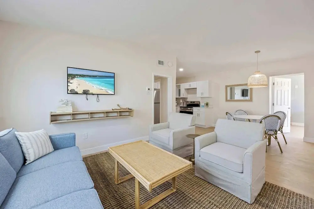 Welcome to The Drift Your Laid-back Beach Escape in Cocoa Beach! 2/2