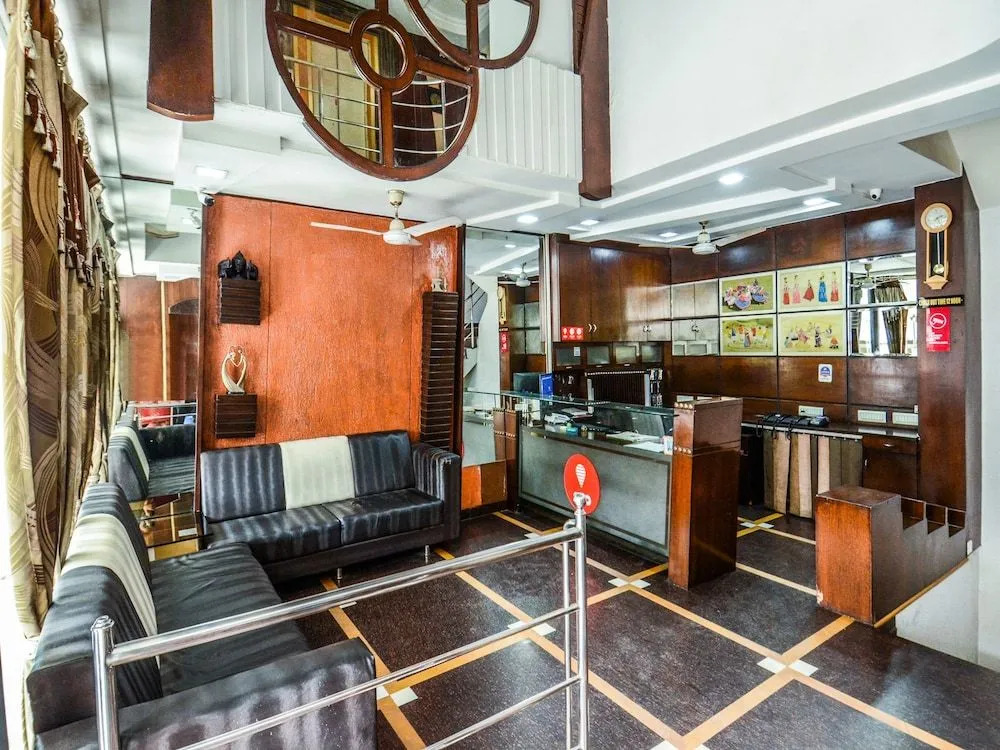 OYO 18484 Hotel Ratnawali