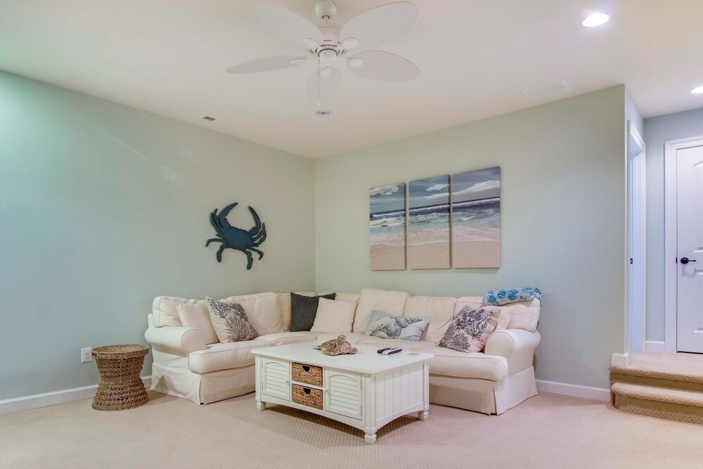 Shuttle to Beach: Ocean View Home w/ Patio