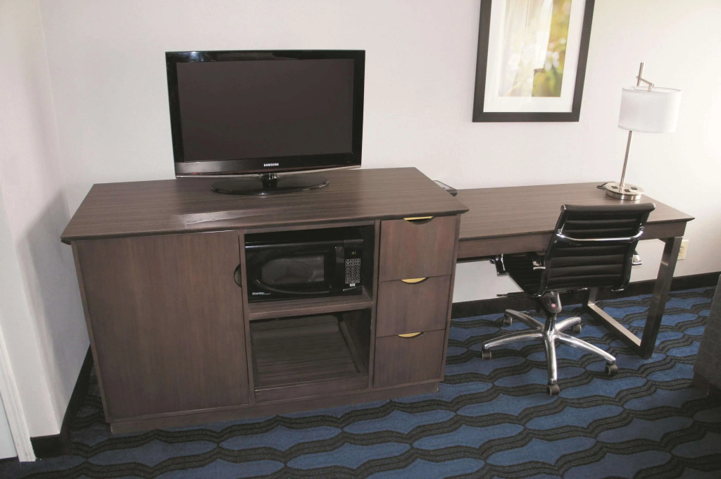 La Quinta Inn & Suites by Wyndham St Louis Hazelwood North