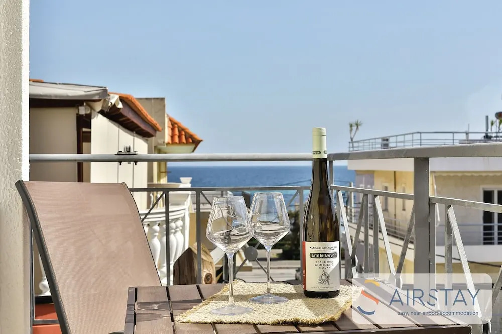 Nautilus Apartments Airport by Airstay
