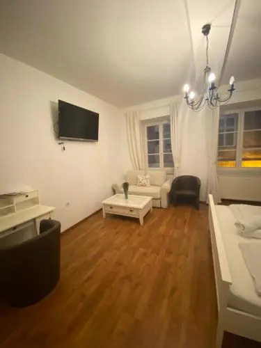 Rooms and apartments Nokturno
