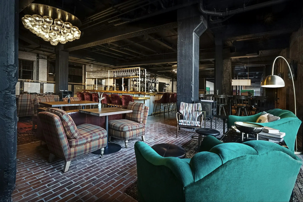 Crossroads Hotel