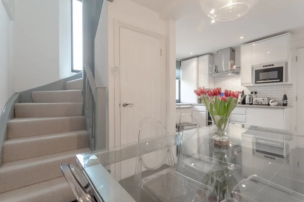 Stunning 2 Bedroom Flat in Converted Church in Bethnal Green