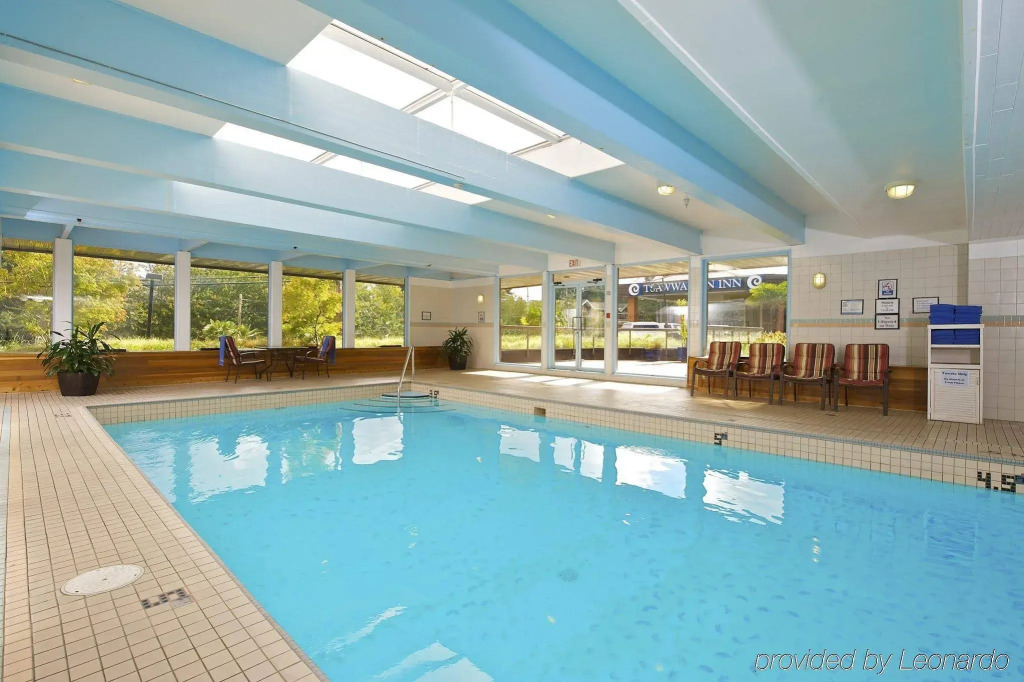 Coast Tsawwassen Inn