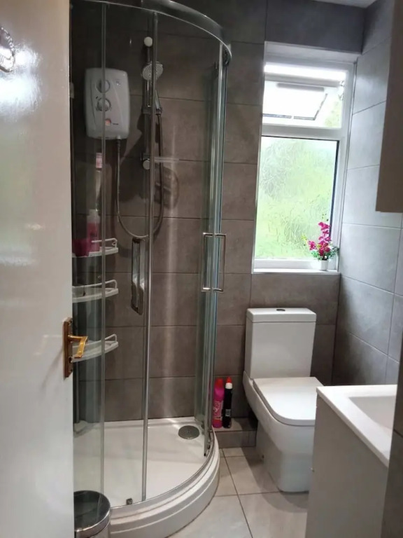 Homely 3 Bedroom House With a Garden