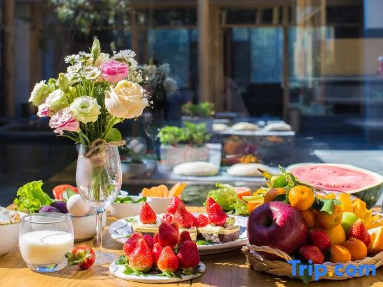 Floral Hotel· Yunbian Hot Spring Hotel (Tengchong Heshun Ancient Town Store)