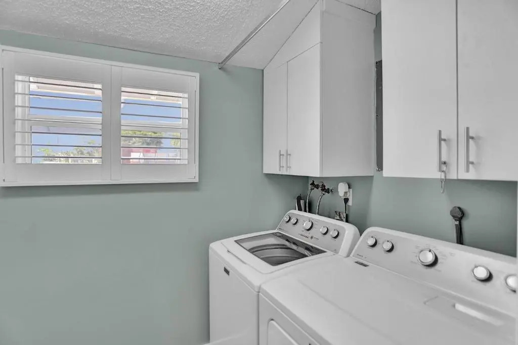 Modern & Fun 3BD Villa by the Beach, Pool & BBQ