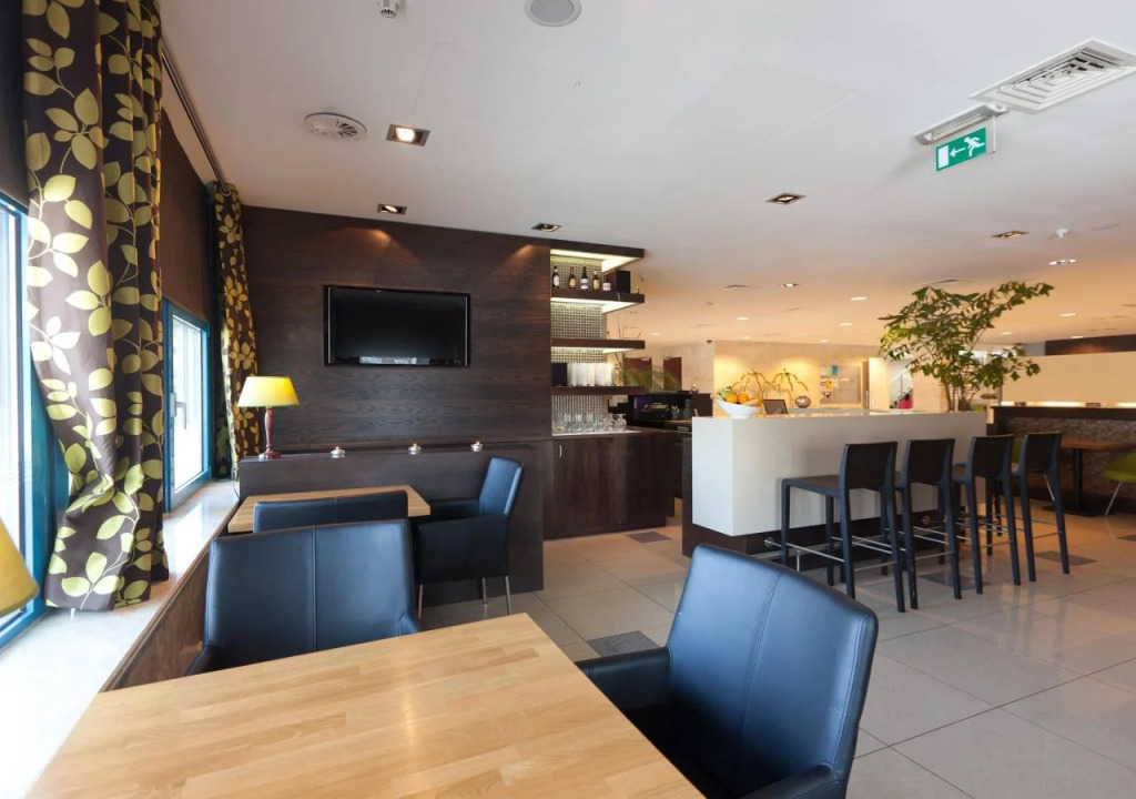 XO Hotels Blue Square