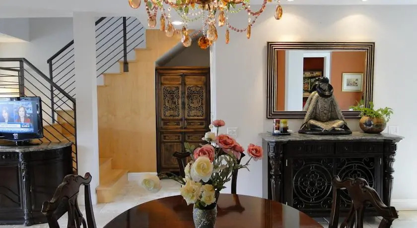 Villa Sereno- Luxury Lakefront Villa near Laguna Beach