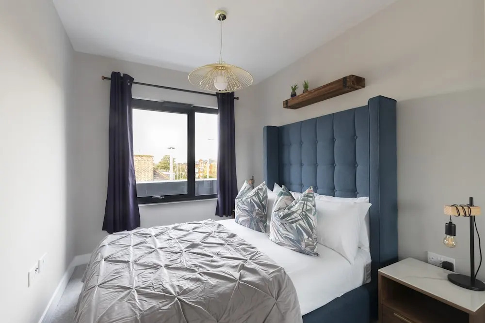 Elliot Oliver - Stunning 3 Bedroom Penthouse With Large Terrace And Parking