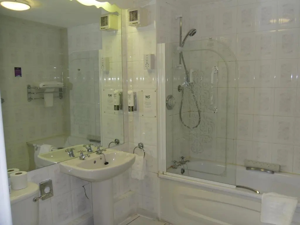 Waterfoot Hotel
