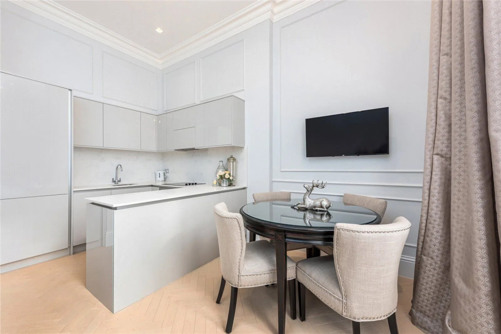 Stunning 1 Bed Garden Apartment next to Hyde park