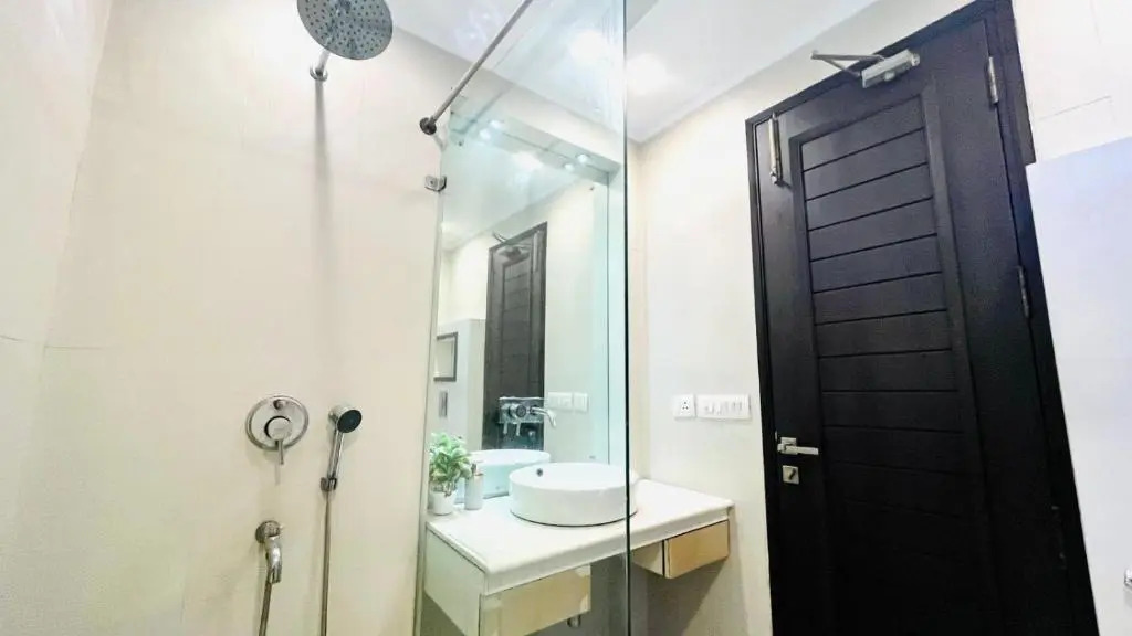 BluO 2BHK - M Block Mkt Greater Kailash