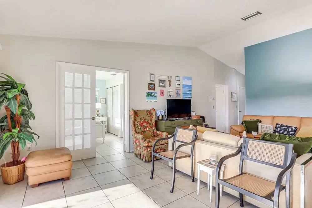 Pool Access: Condo 4 Mi to Bradenton Riverwalk!