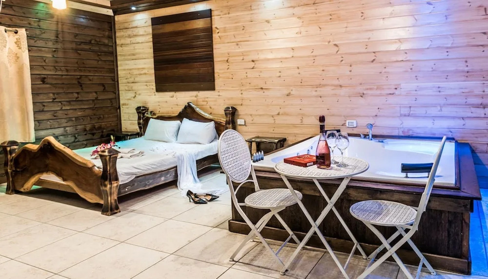 Country Suites with Jaccuzzi & Pool