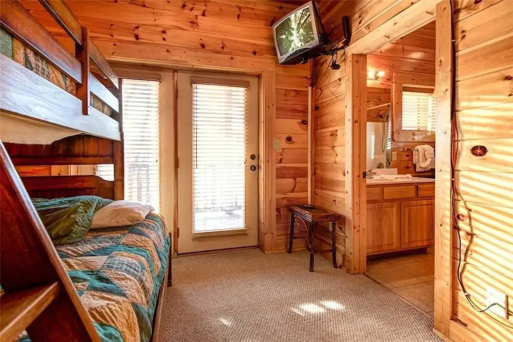 Mountain Paws Retreat 5 Bedroom Home with Hot Tub