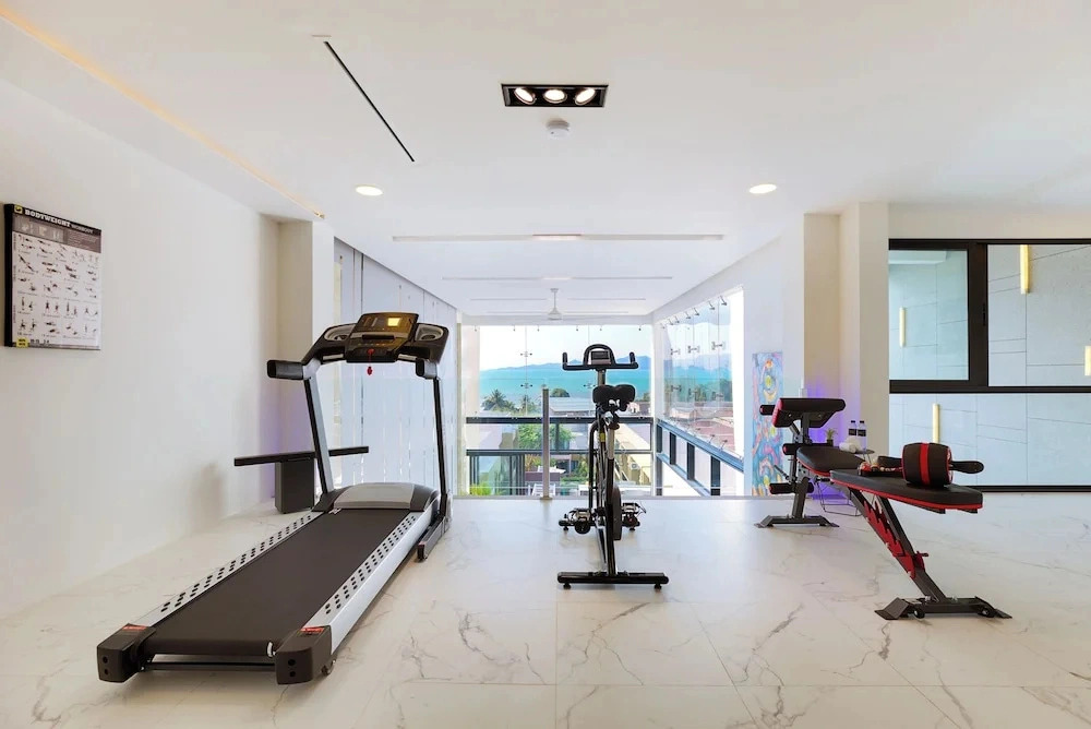 Massive 4 Bedroom with Cinema & Gym