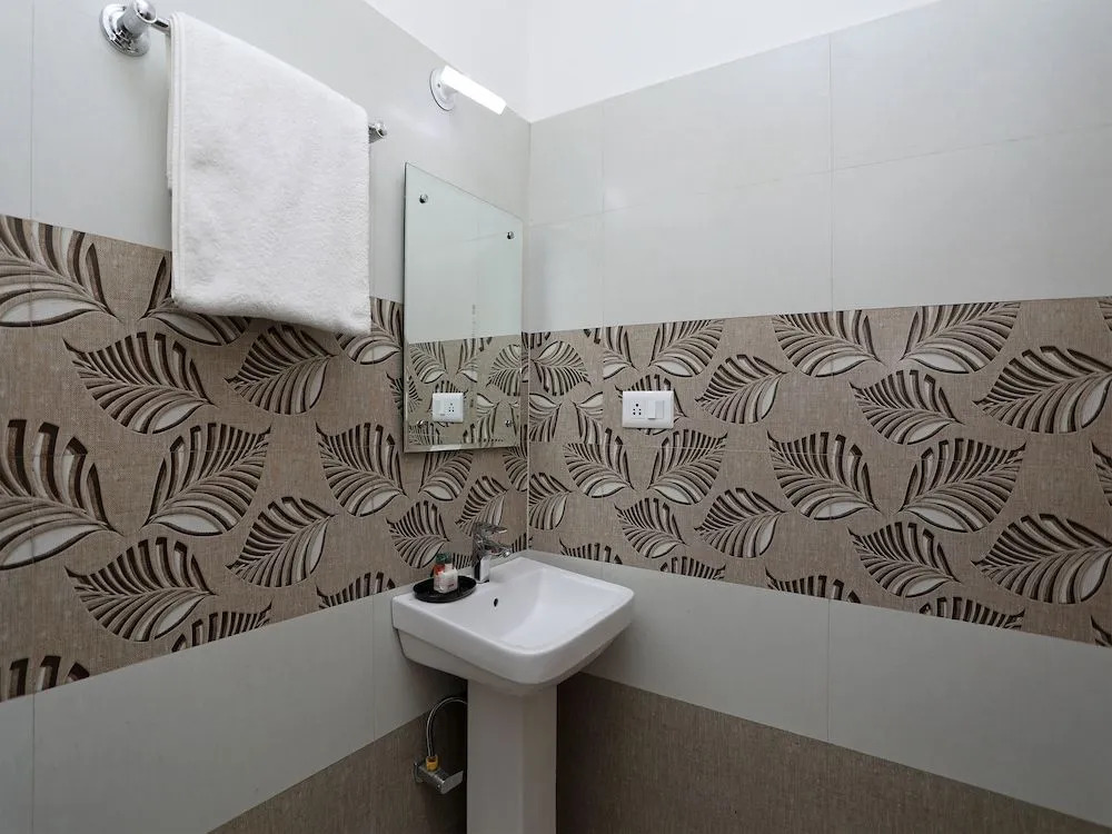 OYO 15375 Hotel KSS Inn