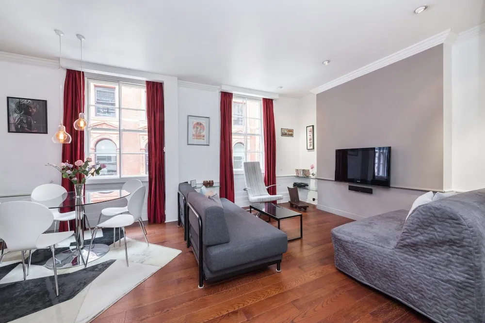 Glamorous Duplex two bed Apartment Minutes Away From Covent Garden Piazza