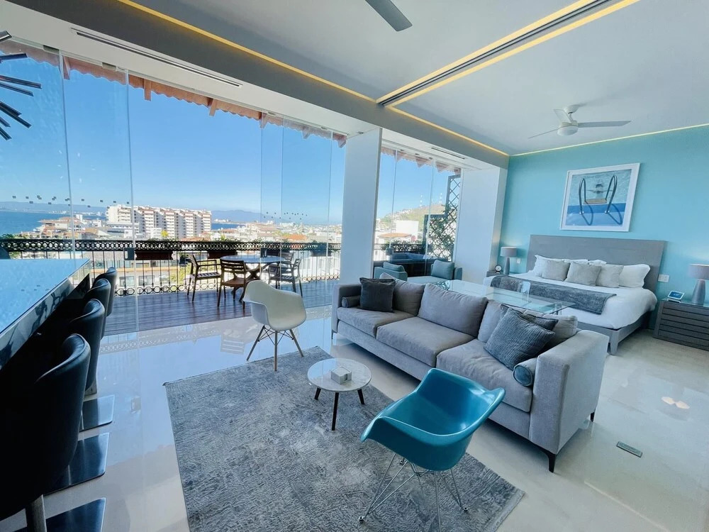 Pier 57 Penthouse 703 Romantic Zone Spectacular Ocean Views