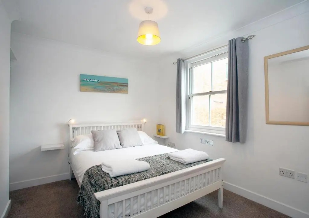 The Spires - Cosy apartment just outside of city centre