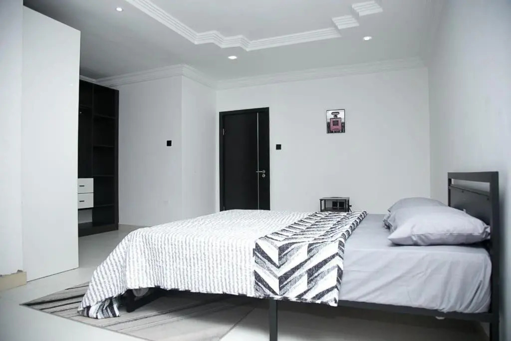 Cozy 3BR Banana Island Apartment