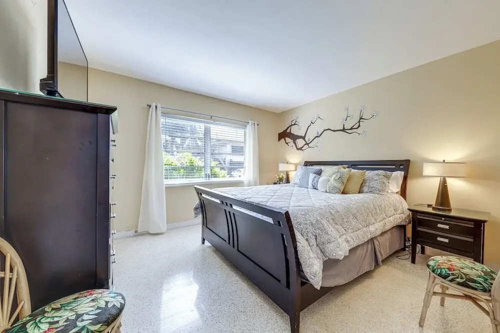 Ft Lauderdale Apt w/ Pool - 1 Mi to Beach Access!