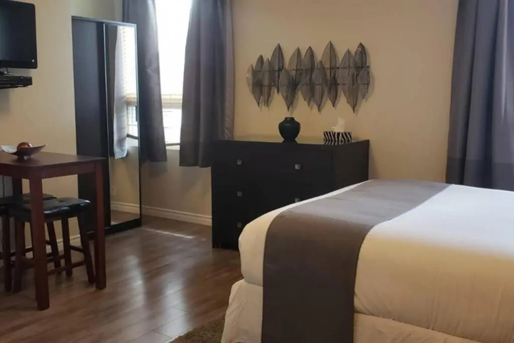 Business Traveler's Cozy Studio #21 by Amazing Property Rentals