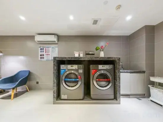 Homeinn Selected Hotel (Nanjing Railway Station North Square Hongshan Forest Zoo Subway Station)