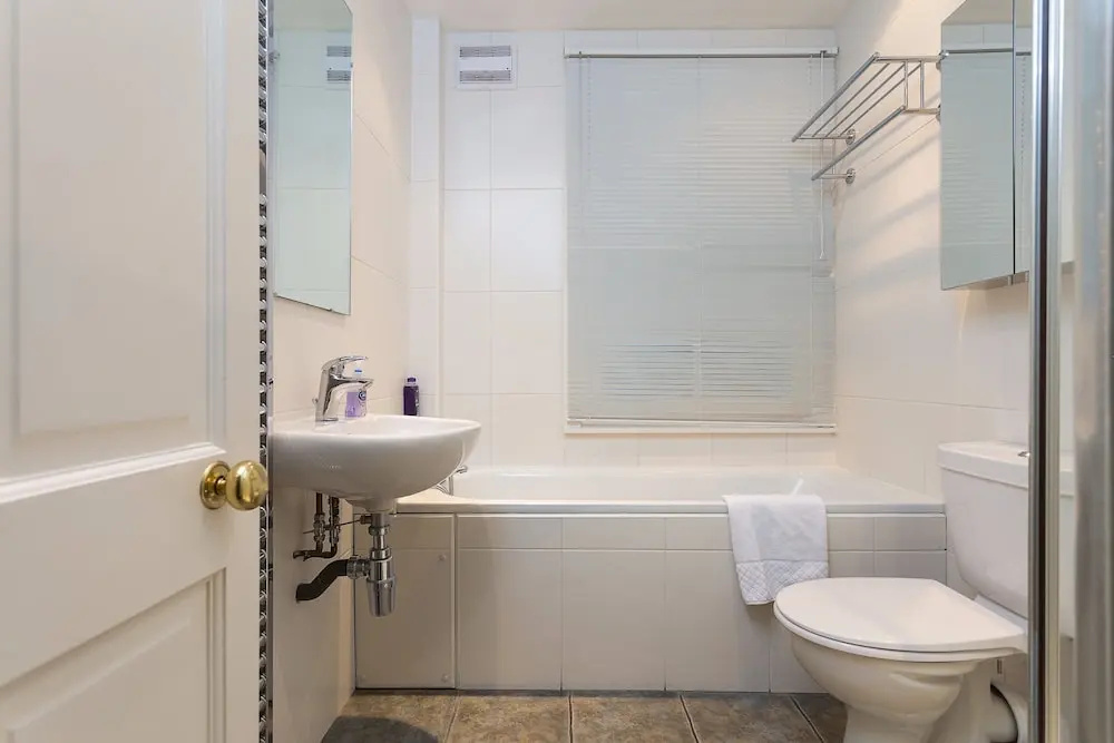 2 Bedroom Flat by Battersea Park
